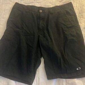 Oakley Mens Black Cargo Style shorts size 38 100% Cotton casual Silver logo